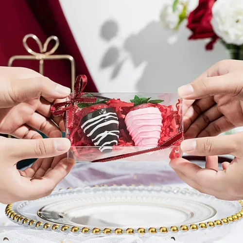 Vista 5 de RomanticBaking Paquete de 50 cajas de fresas cubiertas de chocolate transparente de 4 1/2 pulgadas x 2 1/4 x 2 pulgadas para 2 cajas de macarrón
