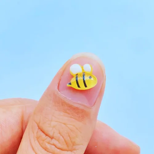 Vista 6 de 50 dijes de uñas de abeja – Decoración de uñas de resina 3D con parte trasera plana Kwaii lindos dijes de uñas para uñas acrílicas