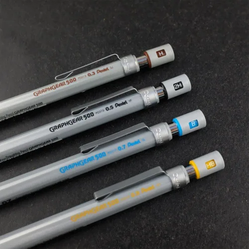 Vista 4 de Pentel Graphgear 500 - Lápiz mecánico, mina de 0.020 in, grado HB, 1 lápiz Graphgear, plateado, (PG515-A)