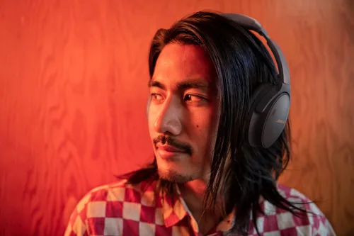 Vista 2 de Bose QuietComfort 45 Auriculares Inalámbricos Bluetooth con Cancelación de Ruido, Auriculares Over-Ear con Micrófono, Cancelación de Ruido