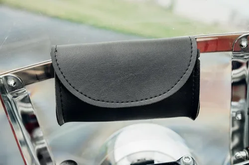 Vista 8 de Dowco Willie & Max 58611-00 - Bolsa de piel sintética para parabrisas de motocicleta, color negro, ajuste universal