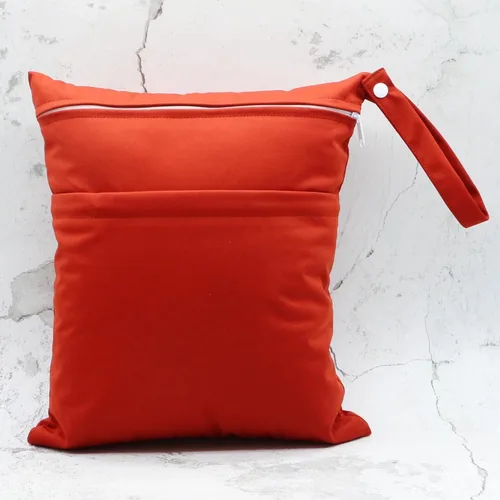 Vista 6 de 2 bolsas para pañales de tela húmedos y secos, impermeables, reutilizables, con dos bolsillos con cremallera, para viajes, playa, piscina