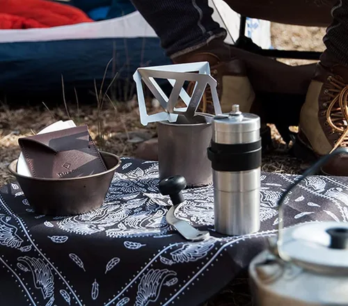 Vista 4 de Tetra - Goteo de café portátil, almacena plano, acabado mate, 1.5 tazas, por Munieq