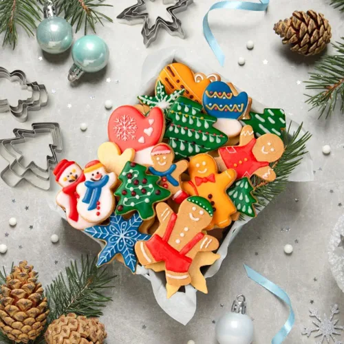 Vista 4 de BYkooc Juego de Cortadores de Galletas de Navidad, 18 Piezas de Acero Inoxidable Cortadores de Galletas de Navidad de Invierno Formas para Hornear