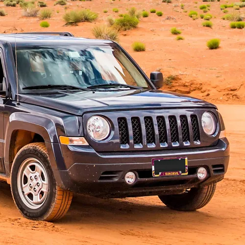 Vista 3 de Rico Industries NCAA Wave - Marco de matrícula cromado de 12 x 6 pulgadas para automóvil, camión, SUV