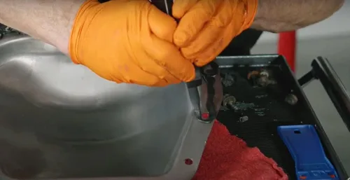 Vista 4 de Permatex 82180 Ultra Black RTV - Fabricante de juntas de silicona