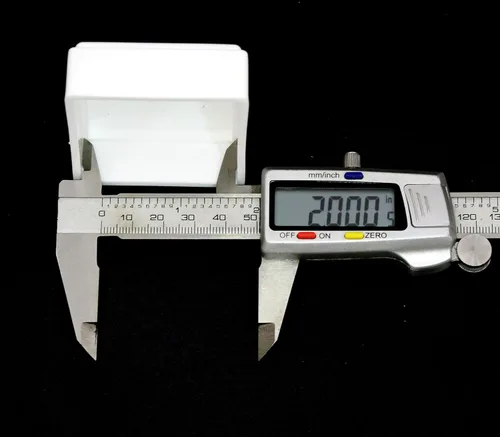 Vista 5 de JSP Manufacturing Tapas de plástico blancas de 2 x 2 para postes de metal, plástico, vinilo o madera, 2 x 2 postes (paquete de 1)