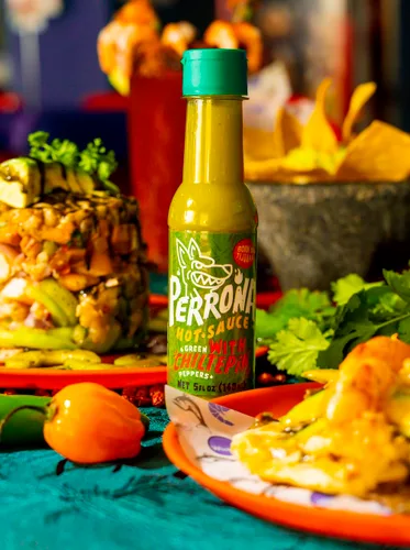 Vista 4 de La Perrona Green Chiltepin - Botella de salsa picante de 5 onzas Chiltepin Pepper Salsa Picante Extra picante Hecho a mano Paquete de 3