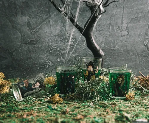 Vista 7 de Disney Hocus Pocus Sanderson Sisters Portraits - Vasos de chupito de 2 onzas, juego de 4 Home Bar Drinkware