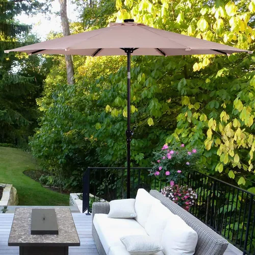 Vista 2 de Giantex Paraguas de patio con soporte de base, luces LED solares de 10 pies para exteriores y base de sombrilla de acero de 50 libras con ruedas, 8