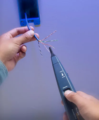 Vista 7 de Fluke Networks 26000900 Pro3000 Generador de Tonos y Kit de Sonda con Tecnología SmartTone