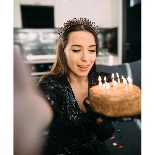 Vista 2 de CIEHER Diadema Corona de Cumpleaños Negra, Es Mi Cumpleaños Accesorios para el Cabello con Decoraciones de Feliz Cumpleaños para Mujeres y Niñas