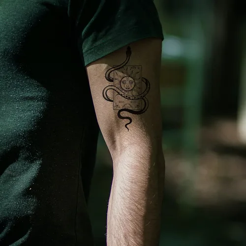 Vista 3 de Impermeable falso tatuaje temporal etiqueta engomada 8 hojas pequeño lindo mano negro serpiente rosa cruz cuchillo tarjeta