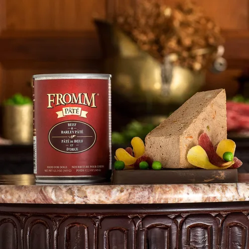 Vista 2 de Fromm Comida para perros con paté de carne de res y cebada - Comida húmeda prémium para perros - Receta de carne de res - Caja de 12 latas