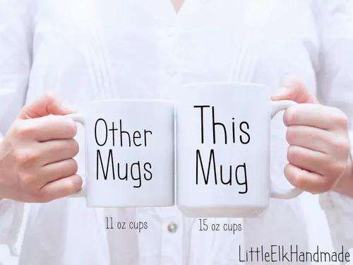 Vista 3 de Taza de café con texto en inglés "Fresh Out of Fucks Inappropriate Funny Profanity