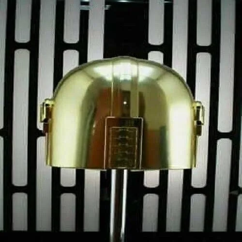 Vista 2 de Hermoso casco de latón antiguo mandaloriano disfraz de cosplay para festivales de Halloween