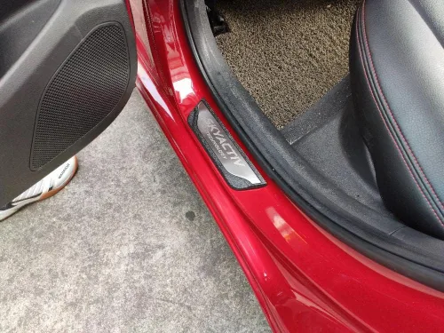 Vista 3 de GZBFTDH Protector de umbral de puerta para Mazda 3 6 CX-30 CX-5 Kick Panels Protector de umbral de protección contra rozaduras, piezas de automóvil