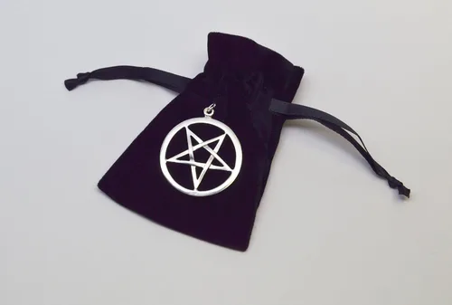 Vista 6 de Colgante de pentagrama de pentáculo invertido de plata de ley, Metal, No es una piedra preciosa