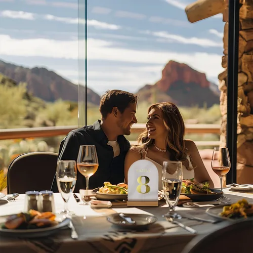 Vista 6 de Letrero acrílico esmerilado en blanco con soportes de madera, paquete de 10 letreros personalizables para números de mesa de boda, fiesta