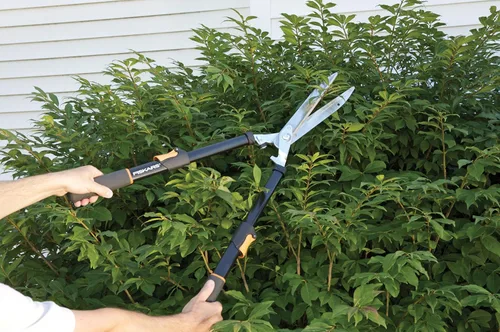 Vista 7 de Fiskars 394801-1003 PowerGear2 Bypass Lopper 32 pulgadas negronaranja y 91696935J 25-33 pulgadas cizalla extensible de setos 9169 85 pulgadas