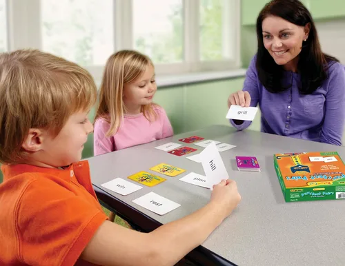 Vista 2 de Edupress Pete The Cat Purrfect Pairs Game: Word Families (EP-3532), EP63532