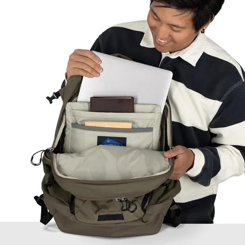 Vista 9 de Mochila para laptop Osprey Axis – Elegante mochila diaria con funda para laptop, bolsillos para botella de agua y correas de compresión