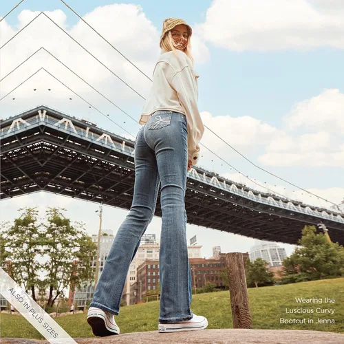 Vista 9 de WallFlower Women's Luscious Curvy Bootcut Mid-Rise Insta Stretch Juniors Jeans (Standard and Plus)