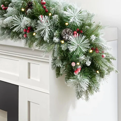 Vista 9 de Guirnalda artificial de Navidad preiluminada de 9 pies con 50 luces LED, funciona con pilas, piñas de pino, bonita bola dorada y roja, bayas