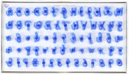Vista 5 de PME Fun Fonts - Juego de 66 sellos para cupcakes y galletas, color azul, estándar