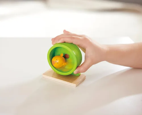 Vista 3 de Hape Juego de animales de madera para casa de muñecas de mascotas y familias 2