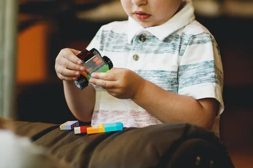 Vista 4 de Pamvava Juegos clásicos de ruedas y ejes de ladrillos, más de 400 piezas de automóviles y piezas de neumáticos, kits de construcción educativos