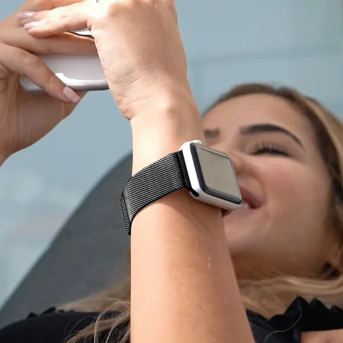 Vista 5 de TALK WORKS - Correa de reloj extensible compatible con la serie Apple Watch, cierre magnético, correa de malla de acero inoxidable de ajuste cómodo