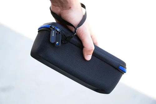 Vista 6 de CASEMATIX Estuche para lápices y estuche protector para lápices con correa de muñeca extraíble, bolsa grande para más de 50 bolígrafos, lápices