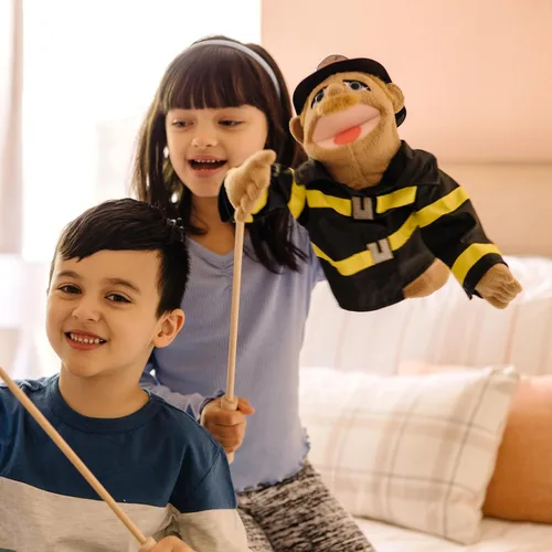 Vista 3 de Melissa & Doug - Paquete de marionetas, oficial de policía y bomberos