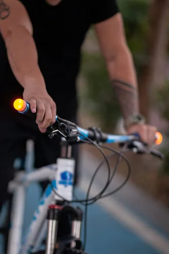 Vista 6 de Barra de extremo de bicicleta luz manillar lámpara de bicicleta para seguridad y decoración Modo constante solo luces LED Accesorios de bicicleta