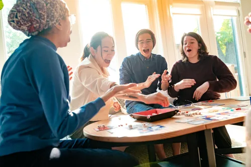 Vista 5 de Juego de dados CMYK Spots – ¡Un juego sobre tirar dados, aumentar tu suerte y perros!