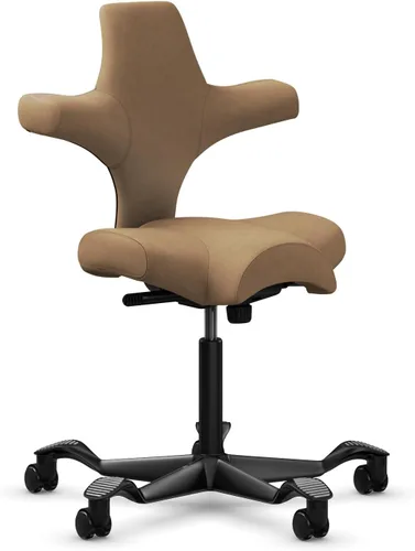 Vista 32 de HAG Capisco Sit to Stand - Silla de pie con marco negro, tapizada de ónix negro con anillo para el pie Negro Onyx