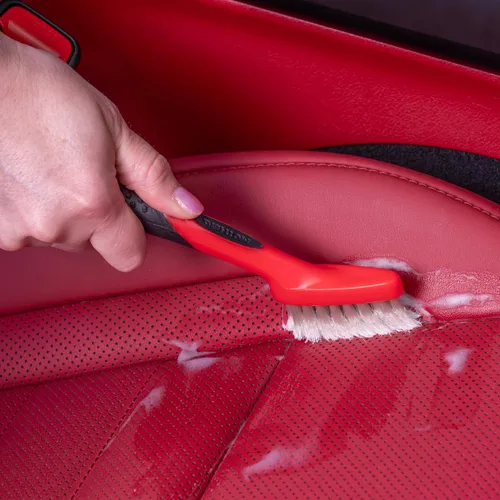 Vista 4 de Cepillo de limpieza para coches Mothers para la eliminación de manchas y pelo en asientos de vinilo y cuero - Pack de 2