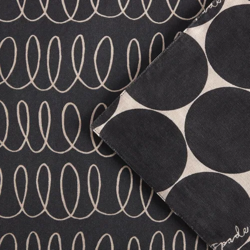 Vista 4 de kate spade new york in The Loop & Joy Dot Camino de mesa reversible, 100% algodón, lavable a máquina, negro/beige, 15 x 72 pulgadas