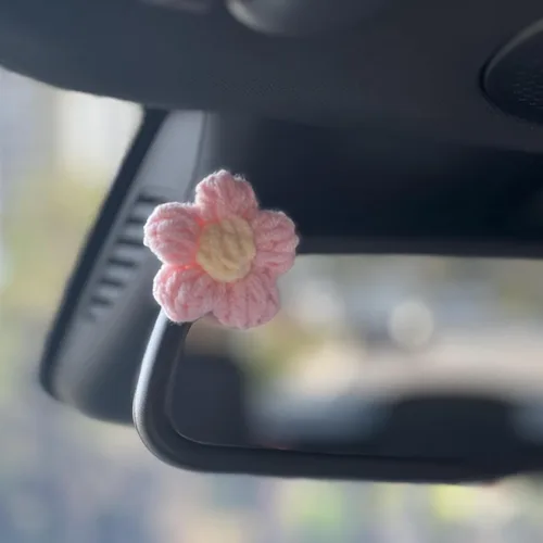 Vista 4 de Decoraciones de flores de ganchillo para salpicadero, 6 piezas de lindos accesorios de coche para mujeres, estética interior, flores tejidas a mano