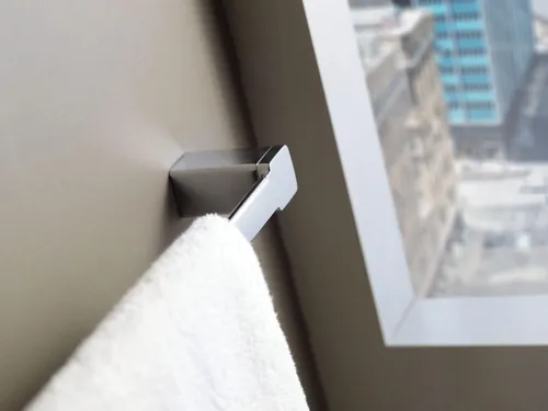 Vista 4 de Moen YB8824CH - Toallero individual de baño de 90 grados, moderno de 24 pulgadas, cromado