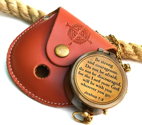 Sé fuerte y valiente (Joshua 1:9) Brújula de latón con caja de madera - Brújula de oración con escritura grabada. Regalo religioso para hombres y