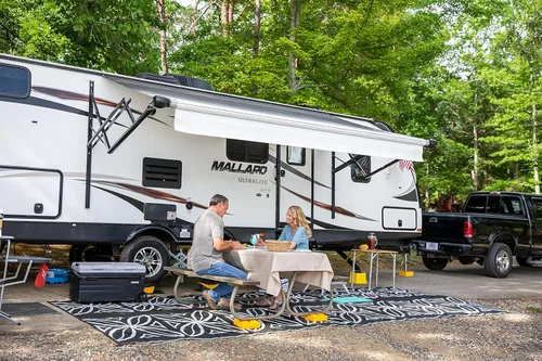 Vista 7 de Camco Bloques de nivelación para cámper/caravana, cuenta con diseño entrelazado apilable e incluye bolsa con cremallera para almacenamiento
