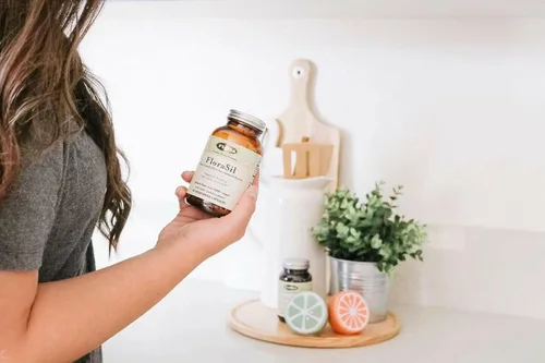 Vista 8 de Flora FloraSil 90 cápsulas vegetales - Suplemento de sílice con extracto de cola de caballo para un cabello, piel y uñas saludables* - Apoya
