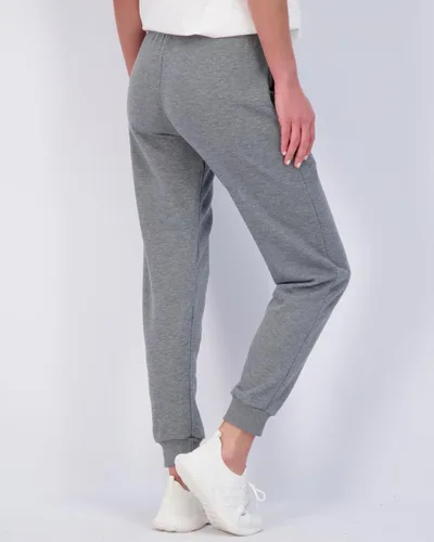 Vista 3 de Real Essentials Paquete de 3 pantalones deportivos de rizo francés de algodón ultra suave para mujer (disponible en Plus)