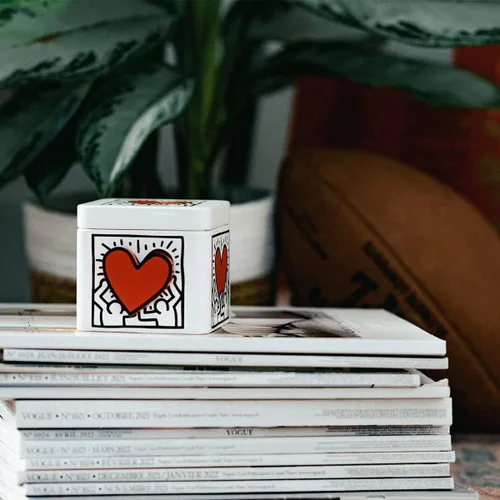 Vista 6 de Keith Haring Lovebox Regalo para amantes del arte Regalos para novio, novia, pareja