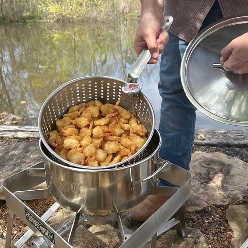 Vista 3 de Bayou Classic 1101 - Olla de acero inoxidable de 10 cuartos de galón, perfecta para freír pescado, camarones, pollo, papas fritas, incluye cesta
