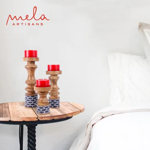 Vista 6 de Gramercy Portavelas para velas de pilar (natural, juego de 3) – Juego de portavelas de madera de mango con estampado esmaltado – Pilar portavelas