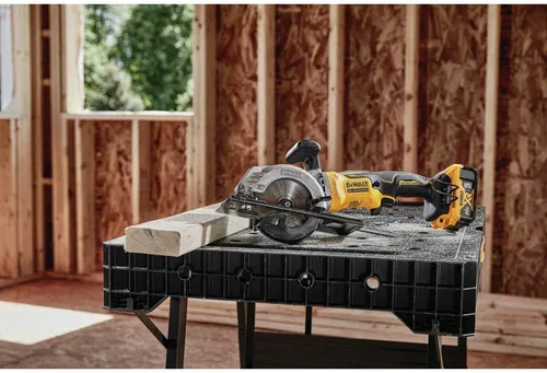 Vista 6 de DEWALT ATOMIC 20V MAX* Kit de sierra circular, 4-1/2 pulgadas (DCS571P1)