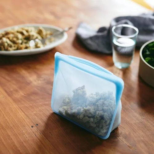Vista 3 de Bolsas reutilizables de almacenamiento de alimentos de silicona premium Stasher, paquete de 3, multiusos, bolsas de almacenamiento de alimentos